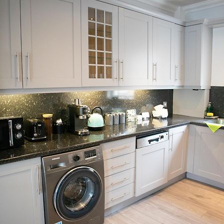 Appartamento Bright Private Terrace - Free Private Parking - Tv - Wifi - Netflix Croydon Esterno foto