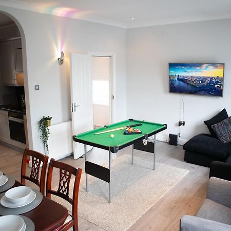 Appartamento Bright Private Terrace - Free Private Parking - Tv - Wifi - Netflix Croydon Esterno foto