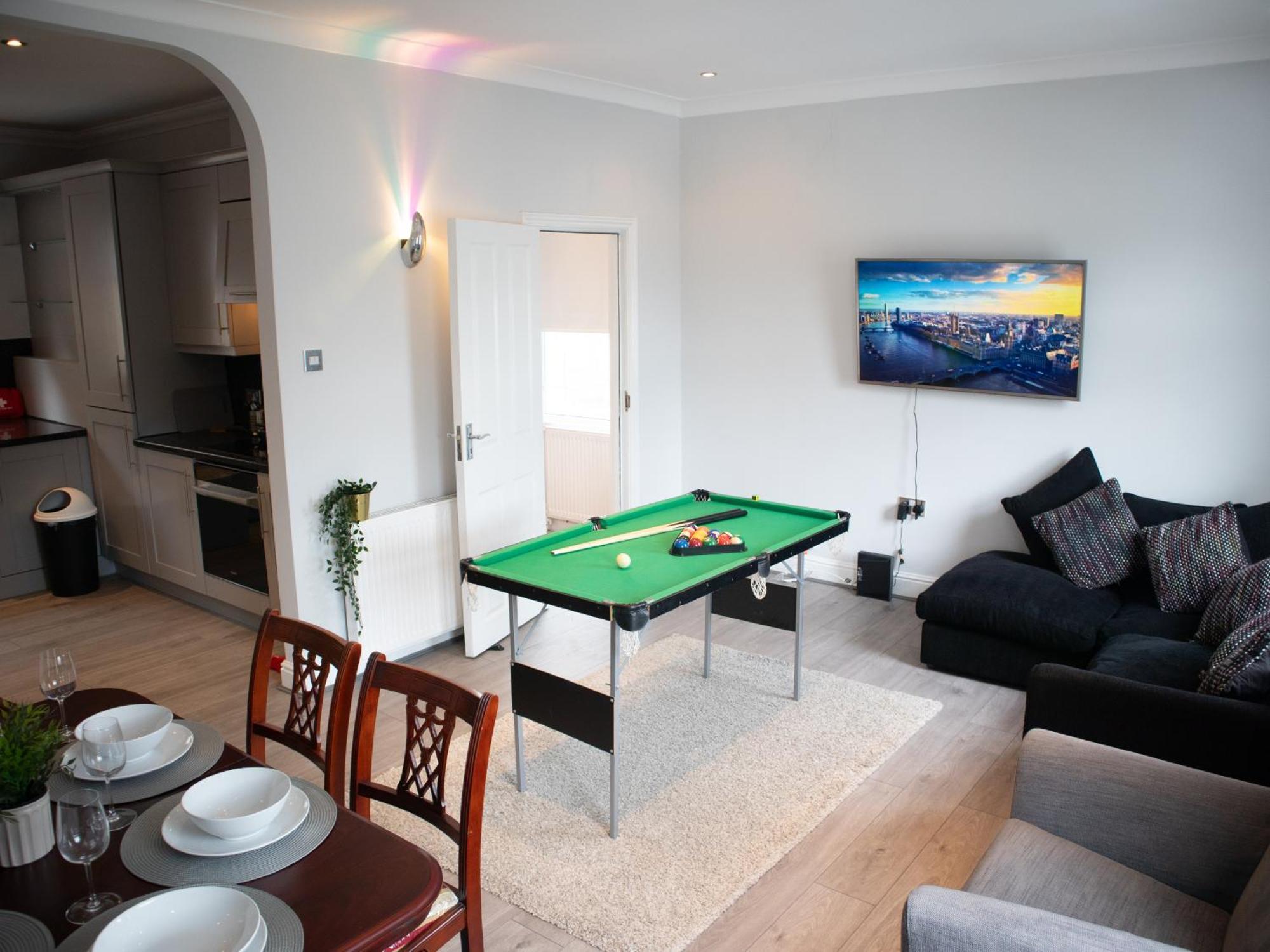 Appartamento Bright Private Terrace - Free Private Parking - Tv - Wifi - Netflix Croydon Esterno foto