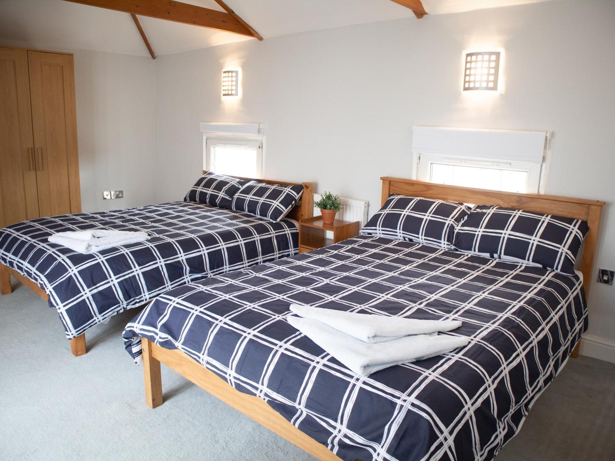 Appartamento Bright Private Terrace - Free Private Parking - Tv - Wifi - Netflix Croydon Esterno foto