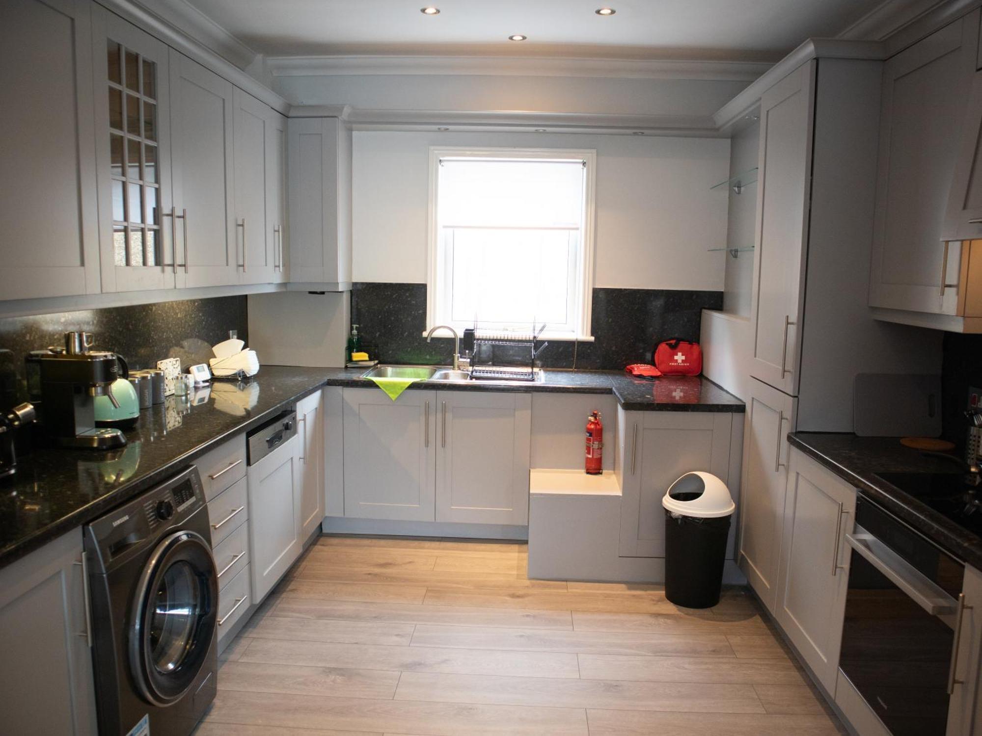 Appartamento Bright Private Terrace - Free Private Parking - Tv - Wifi - Netflix Croydon Esterno foto
