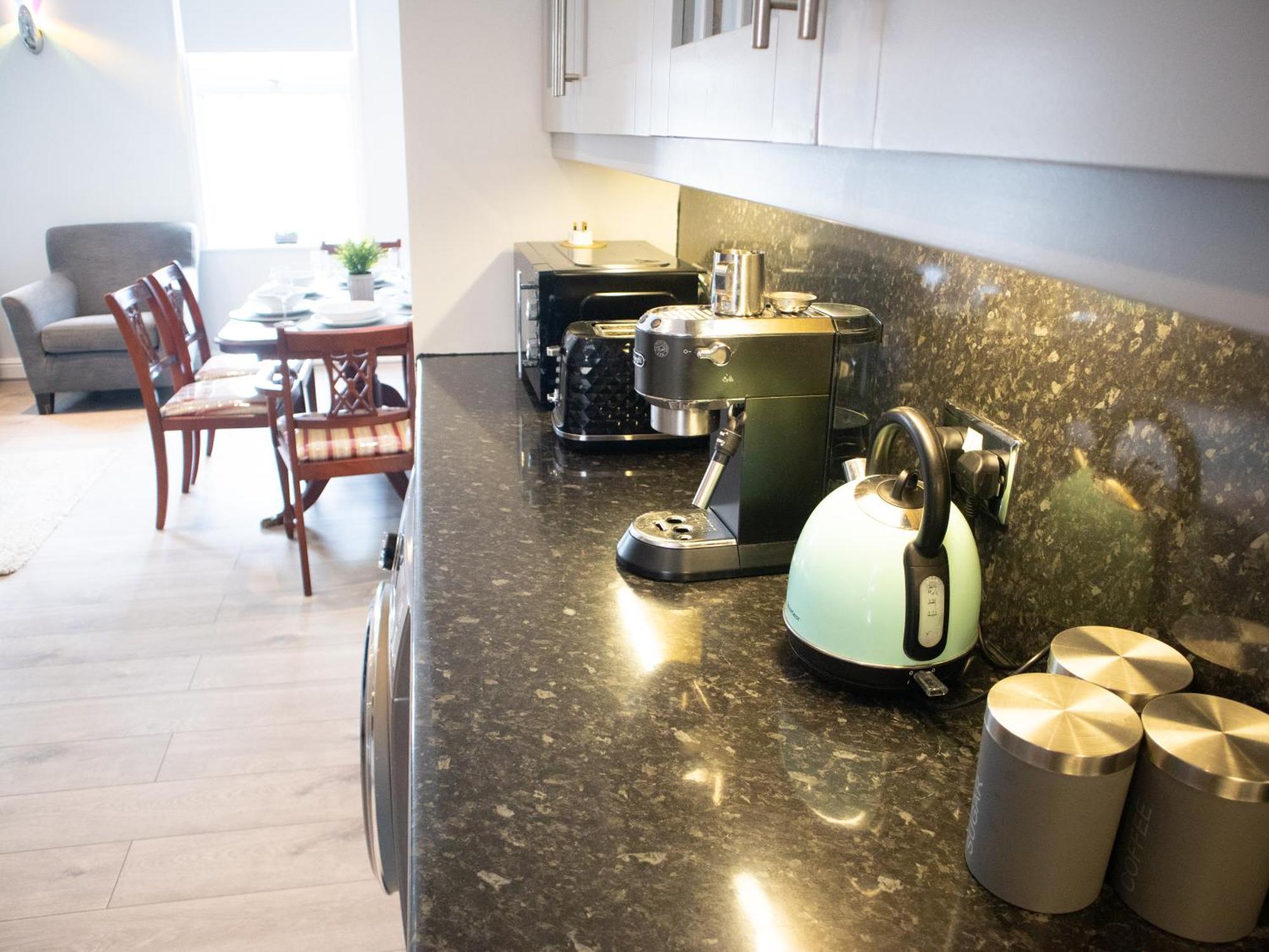 Appartamento Bright Private Terrace - Free Private Parking - Tv - Wifi - Netflix Croydon Esterno foto