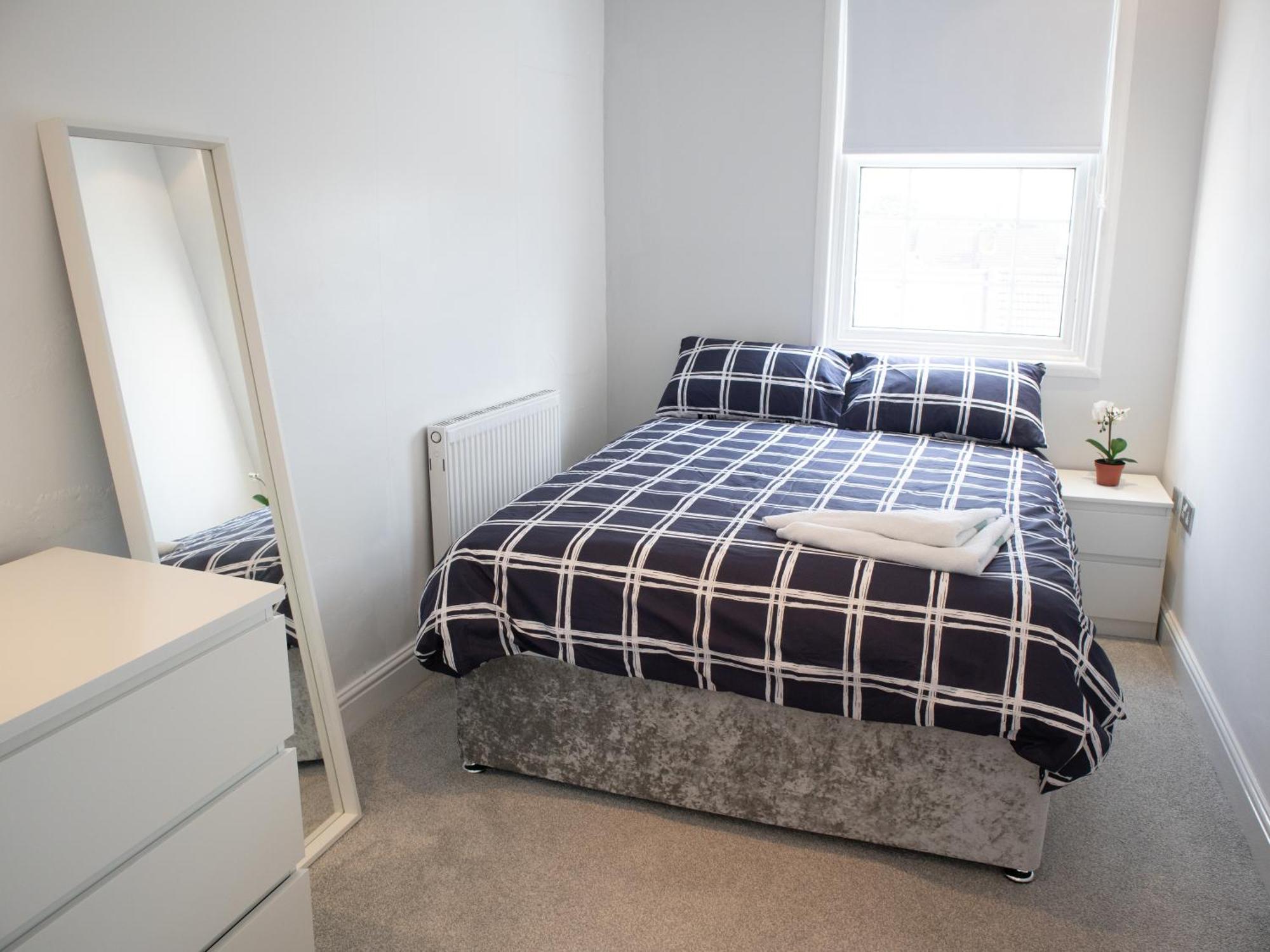 Appartamento Bright Private Terrace - Free Private Parking - Tv - Wifi - Netflix Croydon Esterno foto