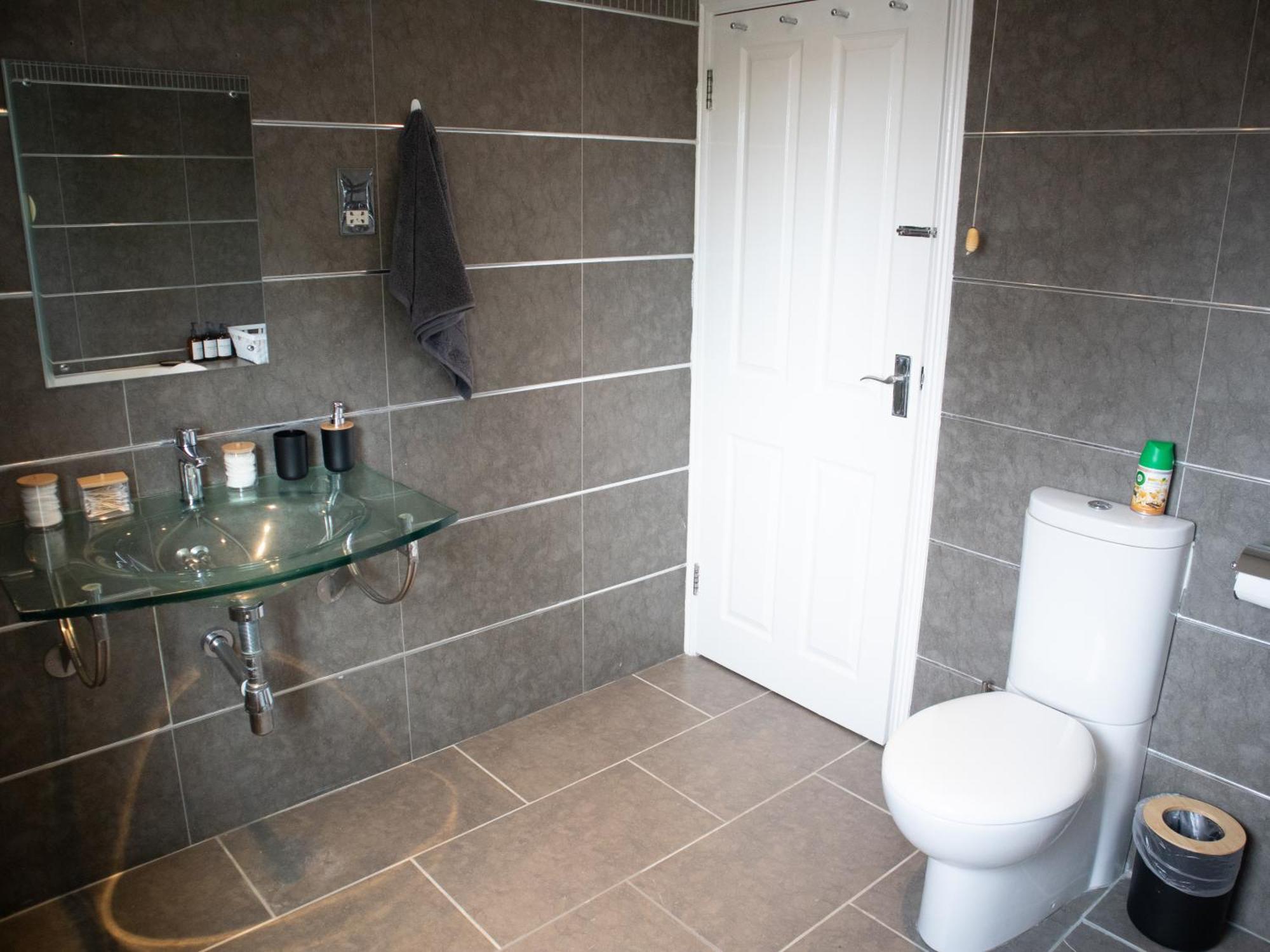 Appartamento Bright Private Terrace - Free Private Parking - Tv - Wifi - Netflix Croydon Esterno foto