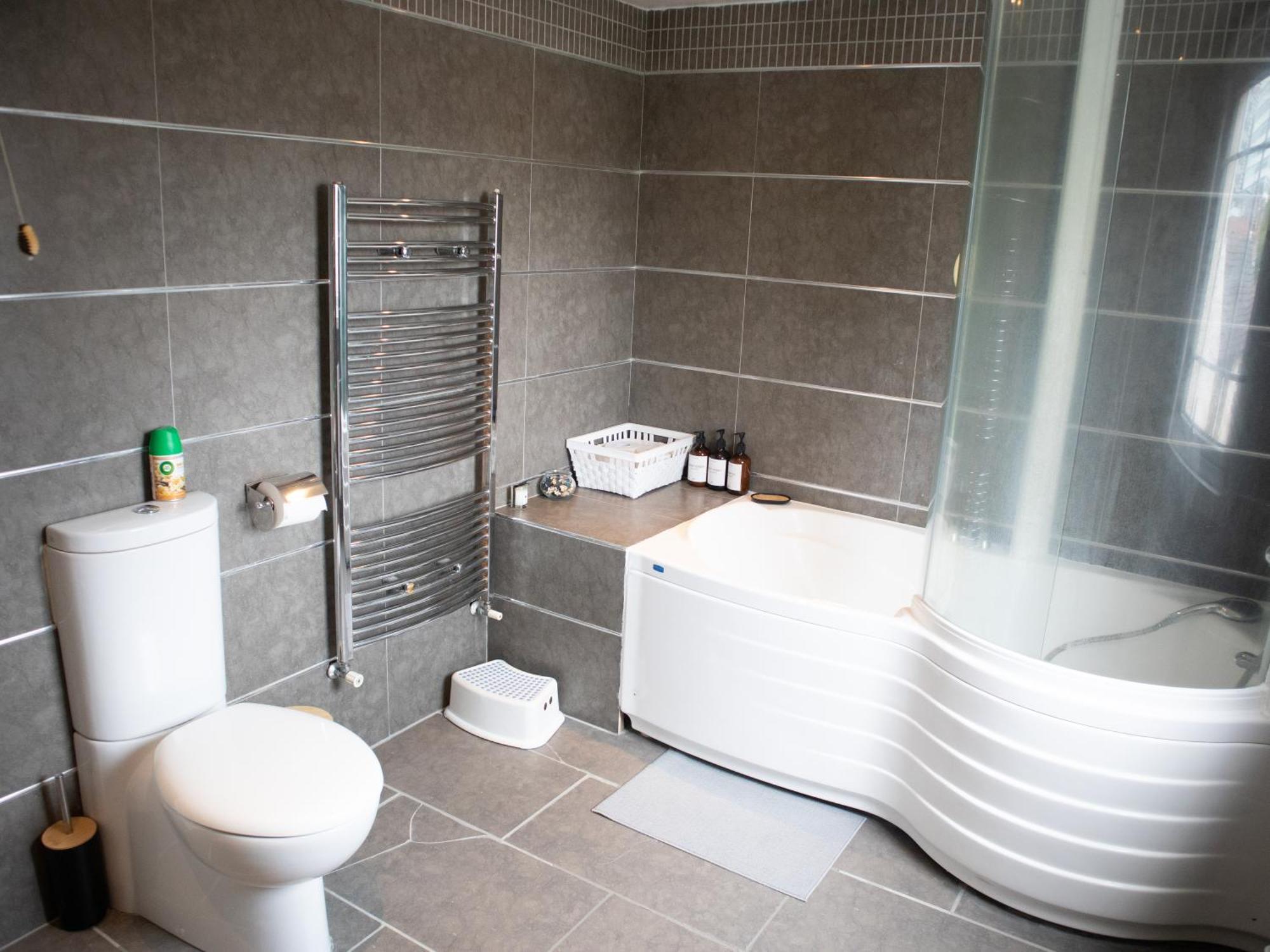 Appartamento Bright Private Terrace - Free Private Parking - Tv - Wifi - Netflix Croydon Esterno foto