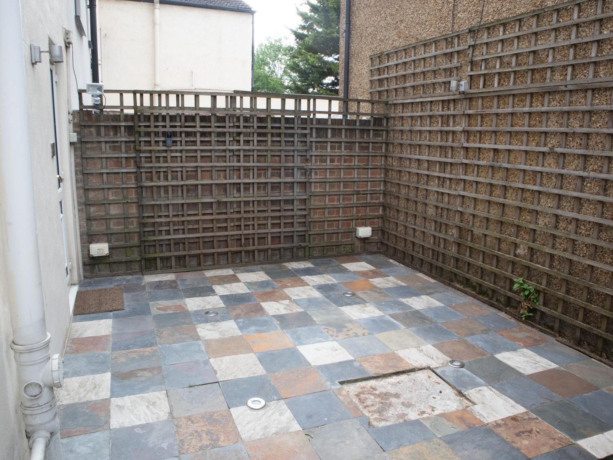 Appartamento Bright Private Terrace - Free Private Parking - Tv - Wifi - Netflix Croydon Esterno foto